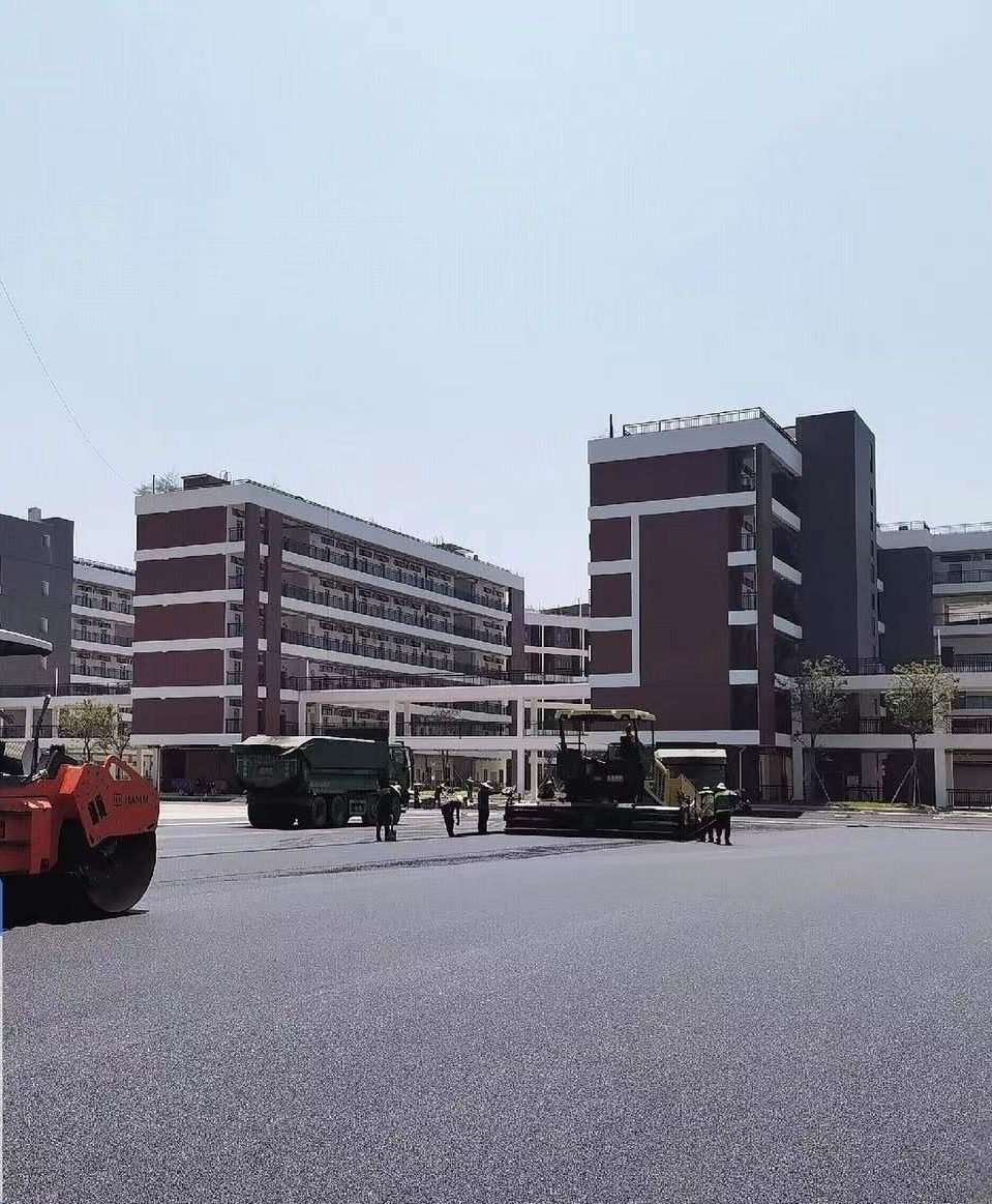 学校沥青路面施工
