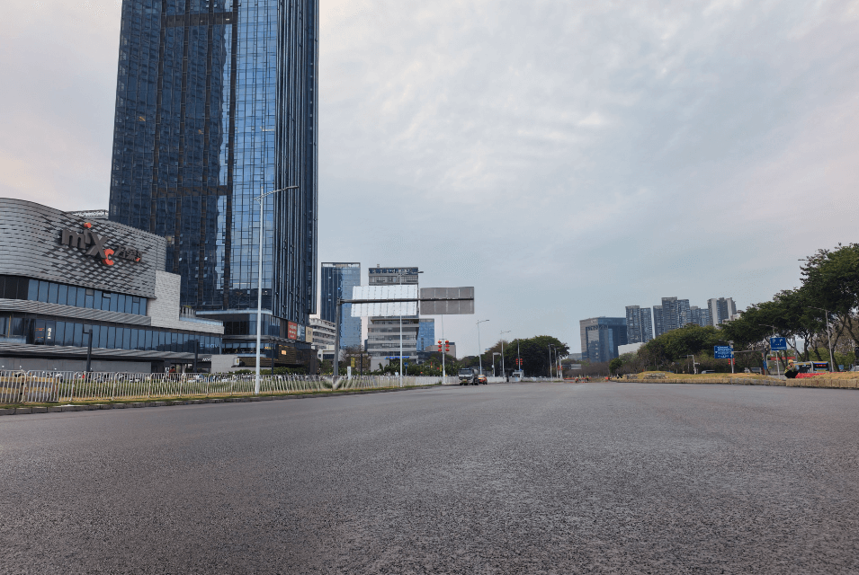 东莞市政道路SMA沥青摊铺施工